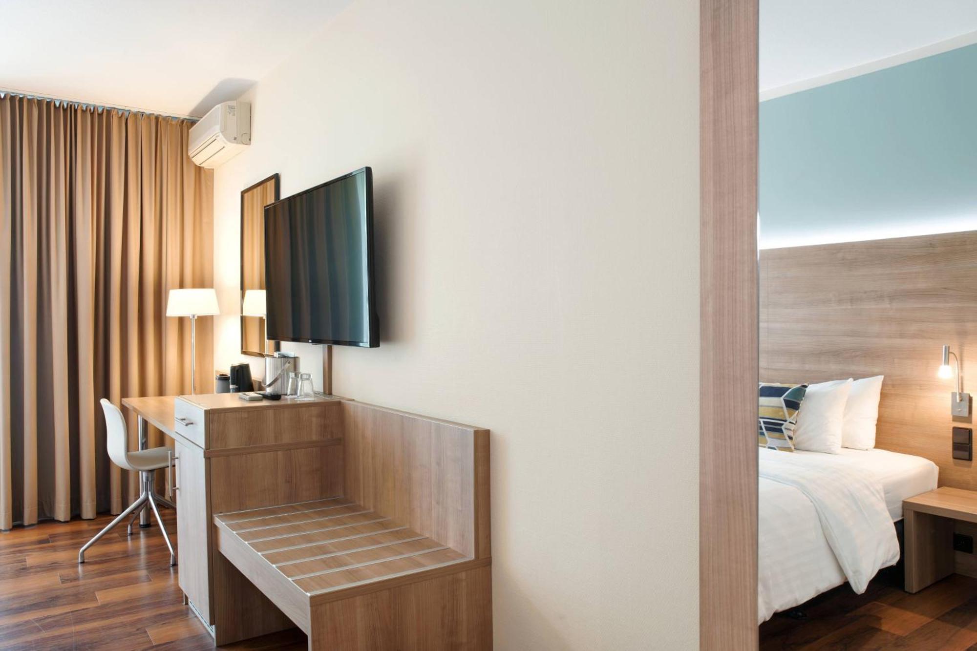 Courtyard By Marriott Hotel